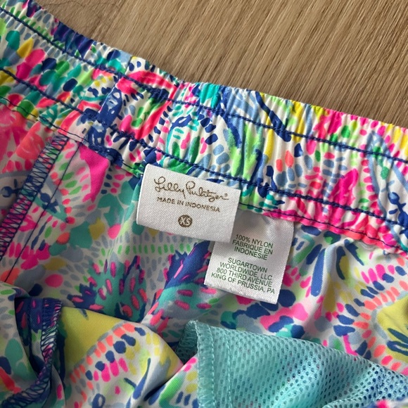 Lilly Pulitzer Luxletic Run Around Shorts in Dancing on the Deck - Picture 2 of 4